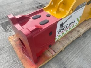 TEB08 19.0-28.0 Tonne Pecker Breaker Hammer